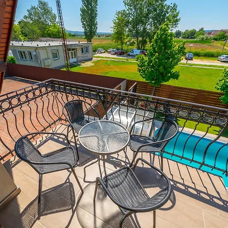 Helka Apartmanhaz Appartement Balatonlelle