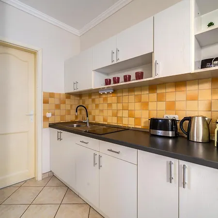 Helka Apartmanhaz * Балатонлелле
