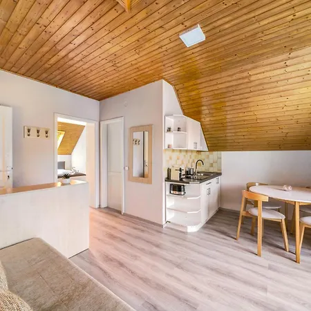 Helka Apartmanhaz * Balatonlelle