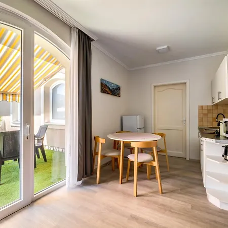 Helka Apartmanhaz * Balatonlelle