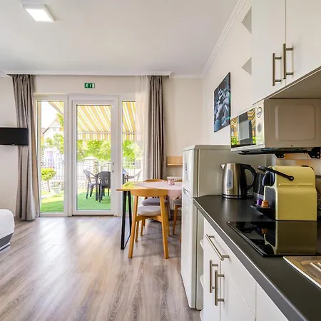 Helka Apartmanhaz * Balatonlelle