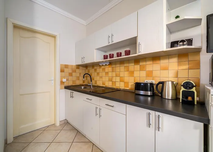 Helka Apartmanhaz * Balatonlelle