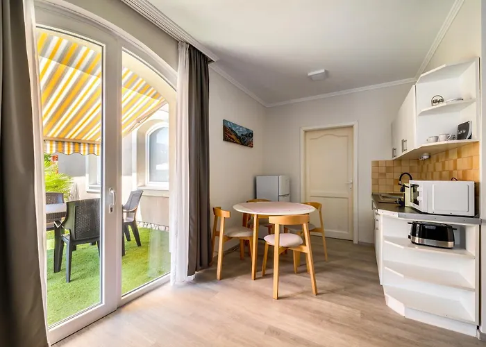 Helka Apartmanhaz * Balatonlelle